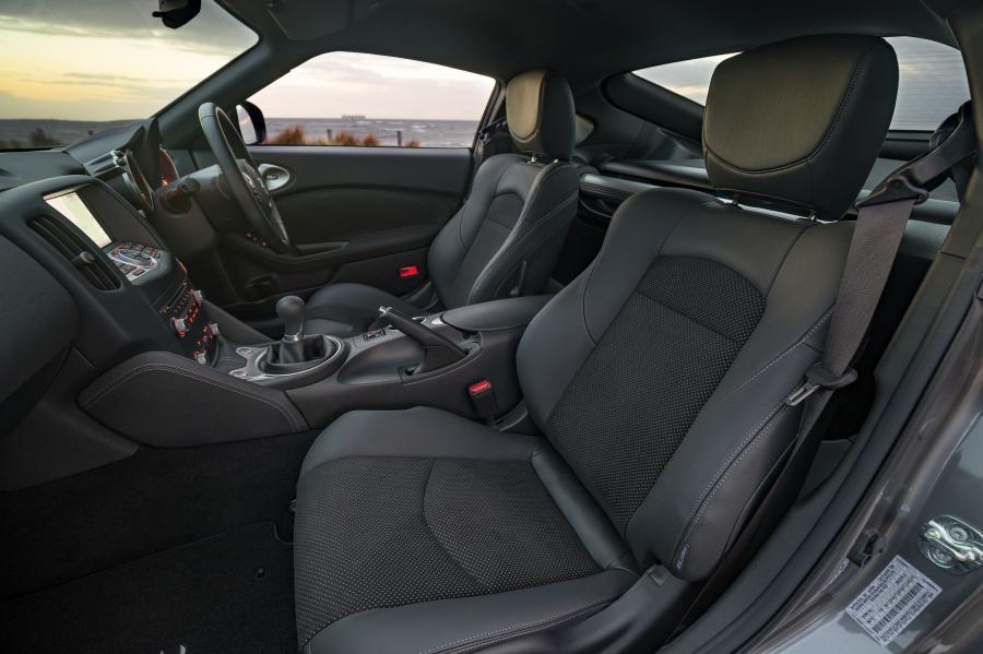 Интерьер Nissan 370Z (Z34) 2012 года  (AU) (фото 21 из 32)